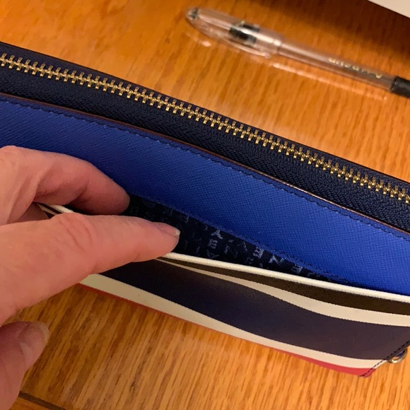 Kate Spade Zipper wallet - Picture 4 of 4